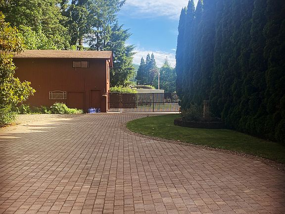 3rd image of 88843 Ross Ln