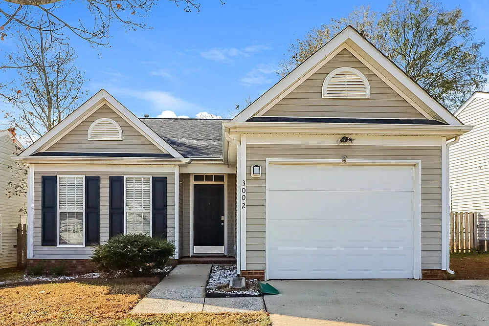 3 bed, 2.0 bath, 1237 sqft, $2,100 — Photo 1