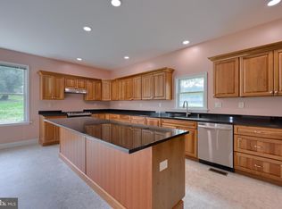 220 Forge Hill Rd, Manchester, PA 17345