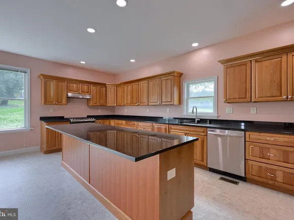 220 Forge Hill Rd, Manchester, PA 17345