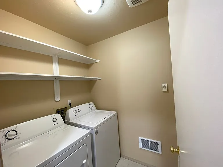 406 E Helena Ave. — Photo 6