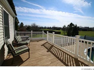5778 Clover Meadow Ln, Farmington, NY 14425