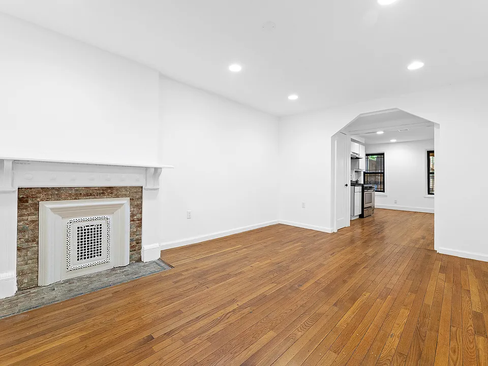 731 Putnam Ave #1