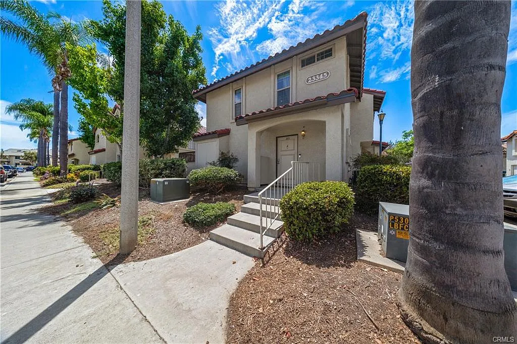 1 bed, 1.5 bath, 642 sqft, $2,500 — Photo 1