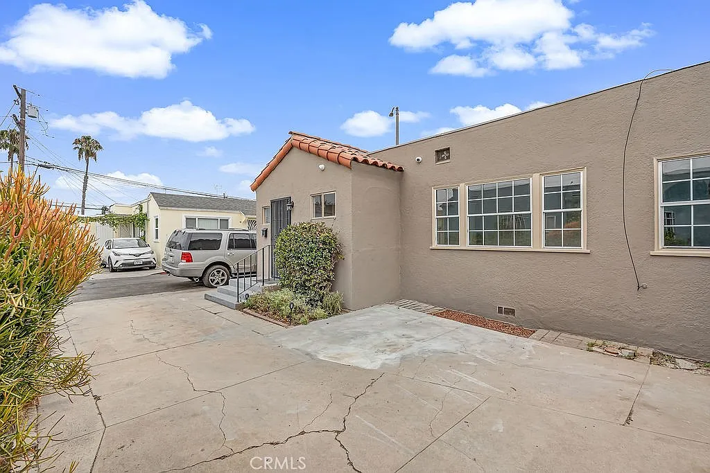 2 bed, 946 sqft, $3,500 — Photo 3
