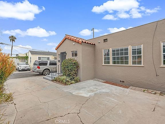 3rd image of 1515 E Walnut Way