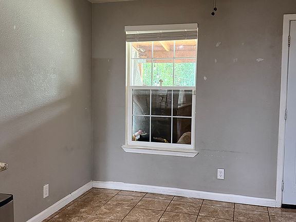 4th image of 340 Blain Ave