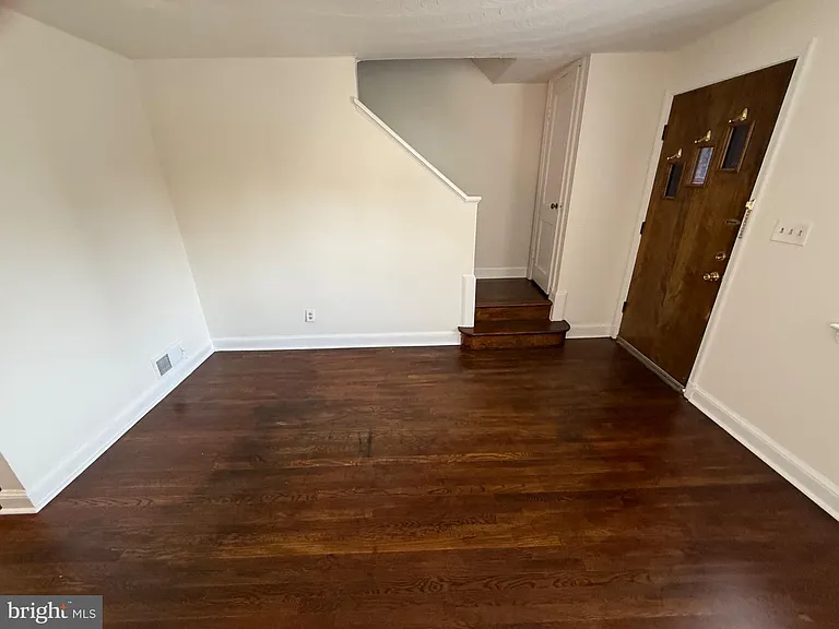 374 Chaplin St SE — Photo 13
