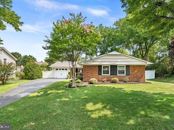 12802 Middleton Ln, Fairfax, VA 22033