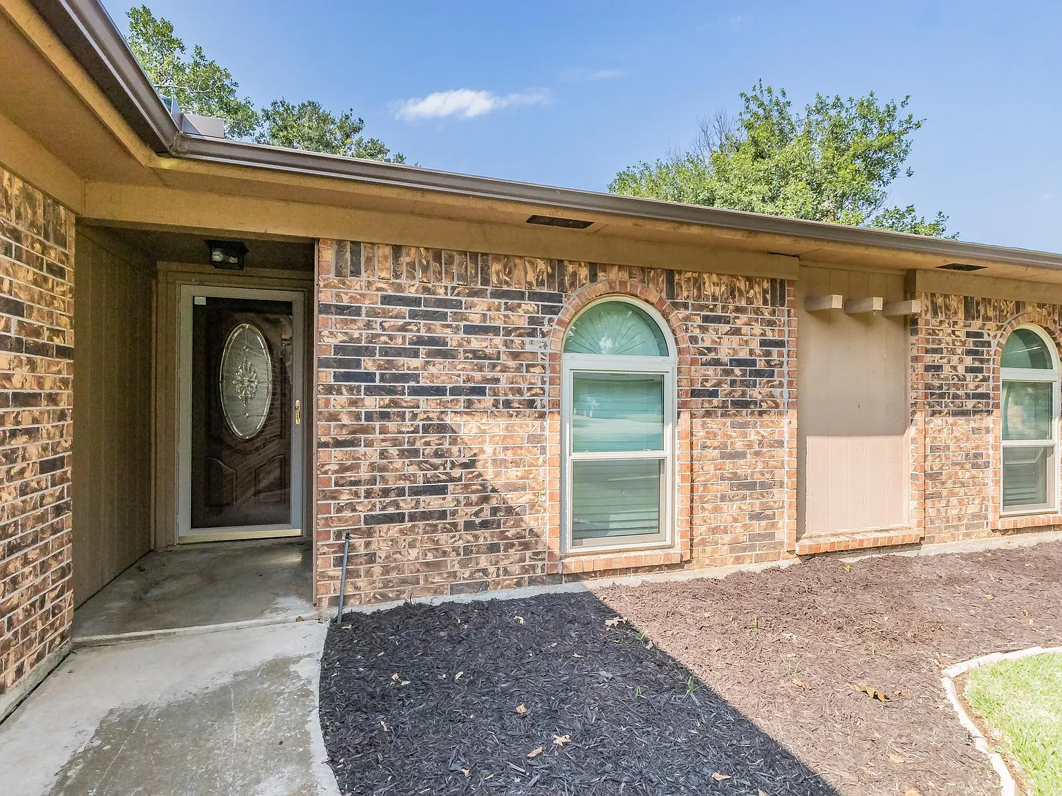 3 bed, 1360 sqft, $2,175 — Photo 3