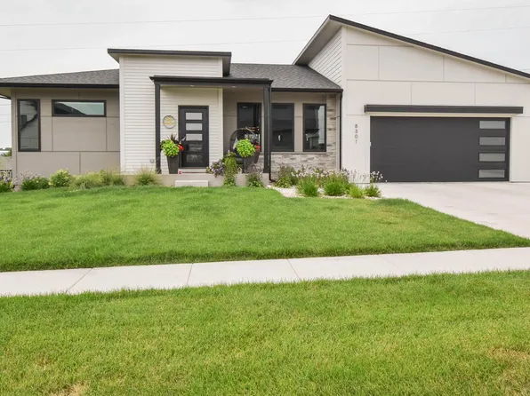 8301 E Sassafras St, Sioux Falls, SD 57110