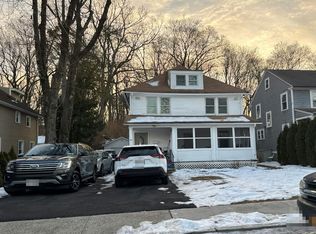 29 Grove St, Mount Kisco, NY 10549