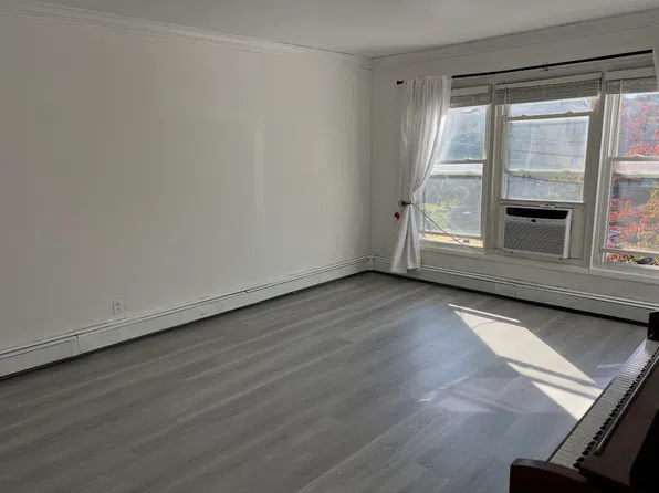 (undisclosed Address), Fresh Meadows, NY 11365