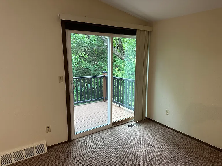 2094 Fox Hollow Dr — Photo 8