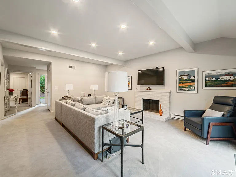 595 Heritage Vlg #B — Photo 3