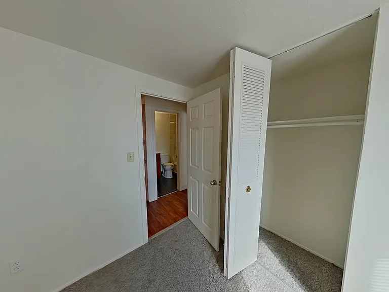 Canterbury Court Apartments — Photo 11