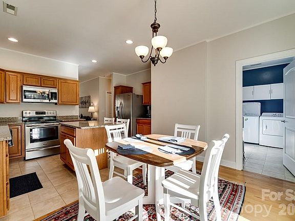 5th image of 990 Hornet Dr