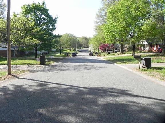 4th image of 629 Colonial Dr