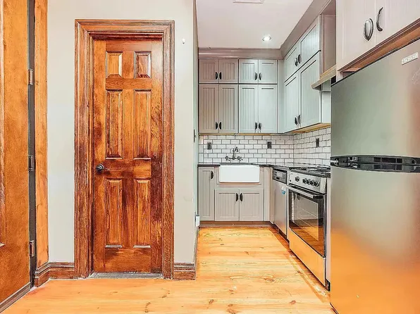 235 Kent Avenue image 2 of 14