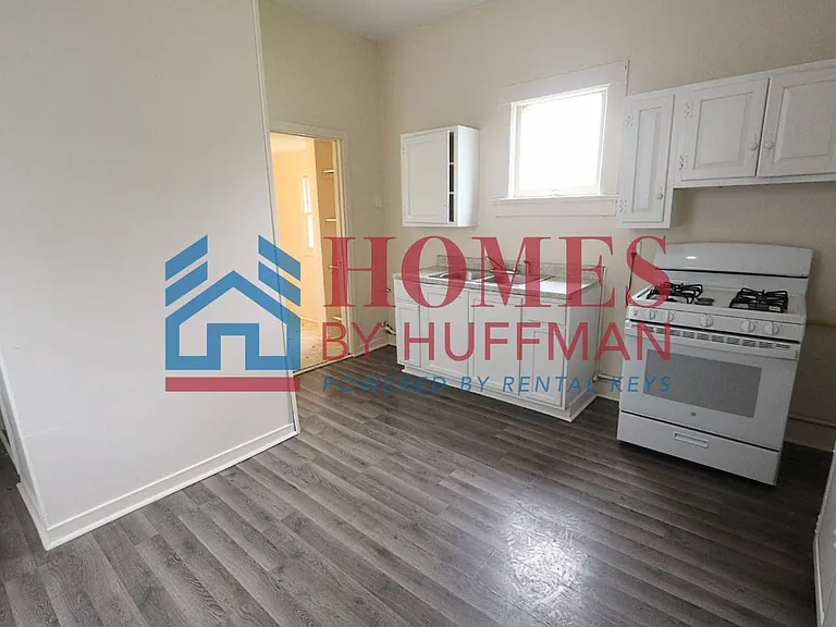 1013 N Garvin St — Photo 5