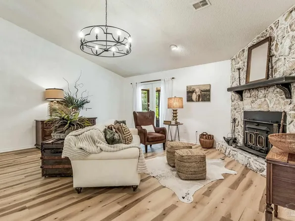 6405 Chestnut Rd, Molino, FL 32577