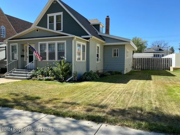 421 1st Ave W, Dickinson, ND 58601