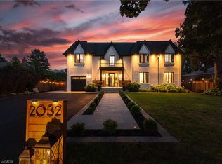 2032 Rebecca St, Oakville, ON L6L2A2