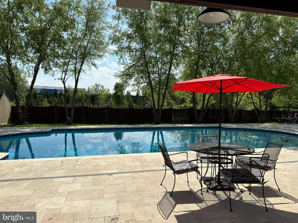21922 Hyde Park Dr, Ashburn, VA 20147