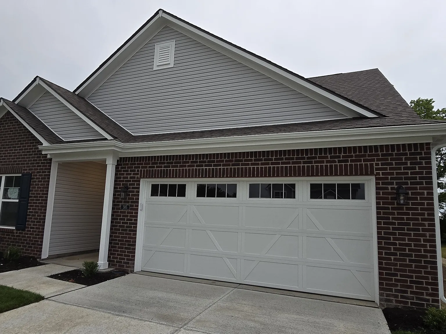 4 bed, 2527 sqft, $2,700 — Photo 2