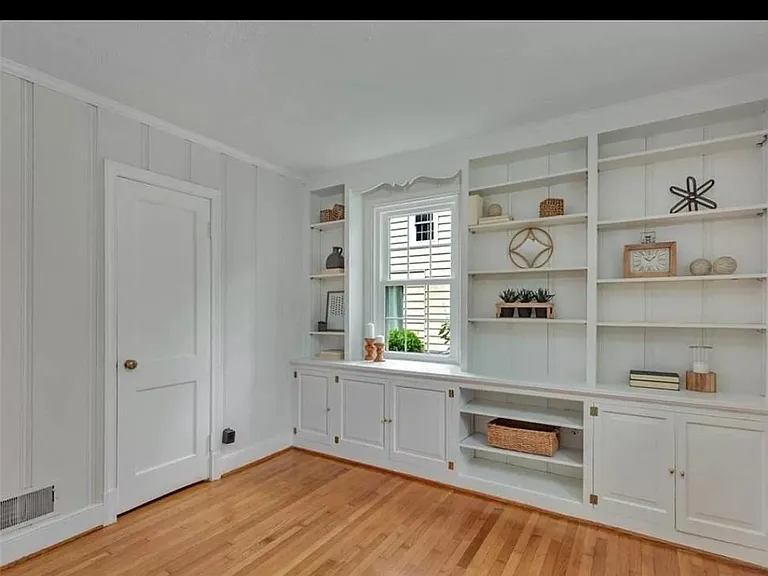 5013 W Franklin St — Photo 1