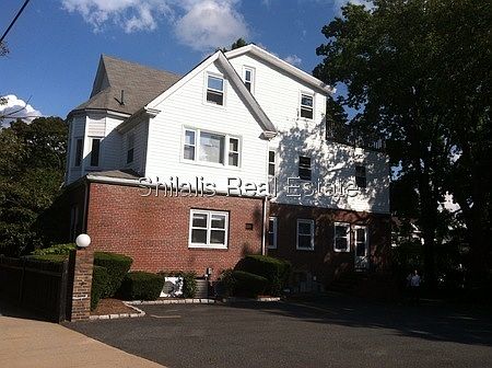 2nd image of 375 Mount Auburn St