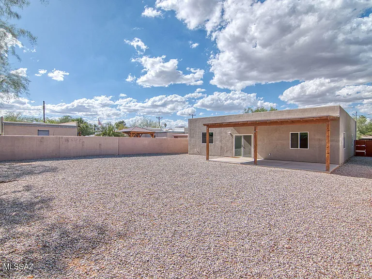 3304 E Elida St — Photo 12