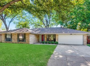 5001 Trails Edge Dr, Arlington, TX 76017