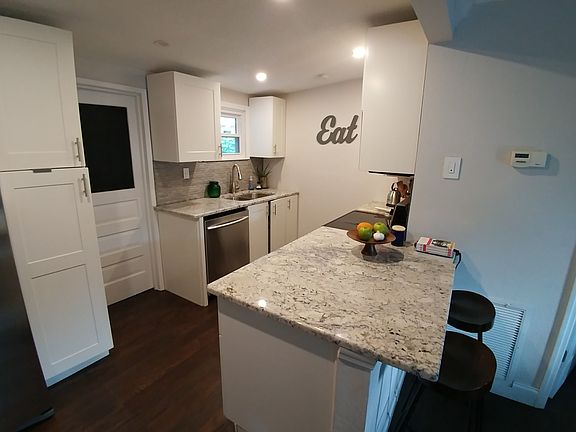 2nd image of 6915 N Lynn Ave