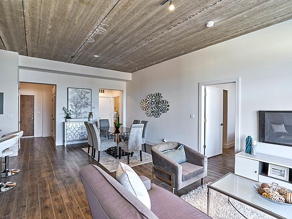 5th image of 2944 N Halsted St #205