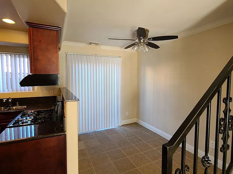 1st image of 469 N 1st St Unit 4