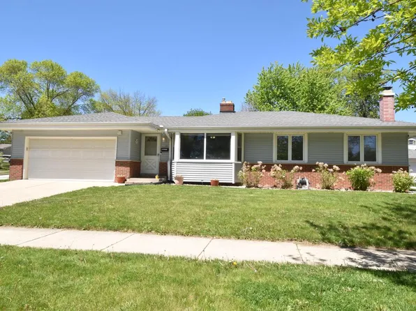 1526 Greenway TERRACE, Waukesha, WI 53186