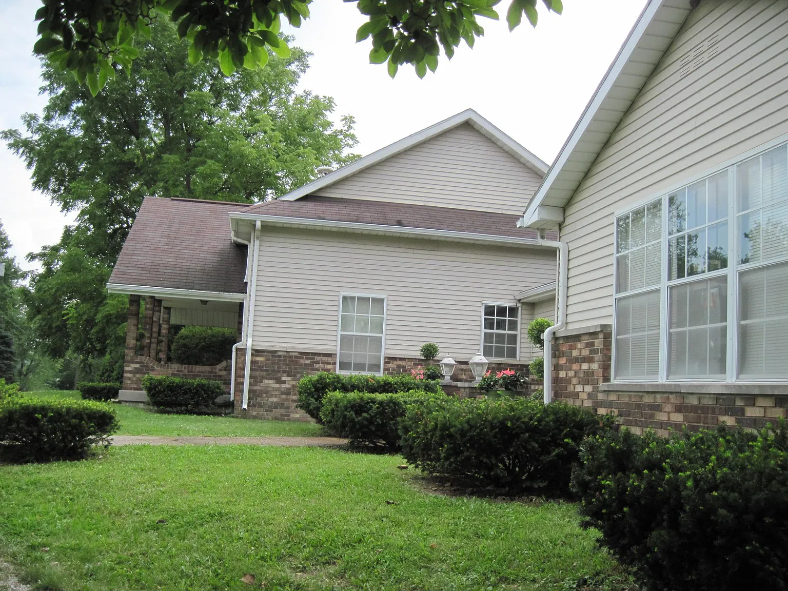 330 Pickett St — Photo 3