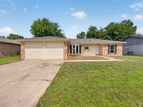 7528 Meadowlark Ln N, Watauga, TX 76148