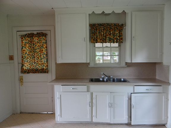 4th image of 1815 E Lucas Dr
