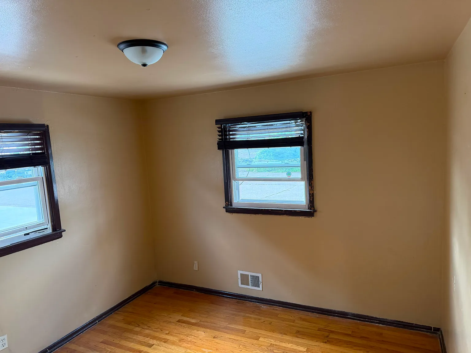 2 bed, 850 sqft, $1,250 — Photo 4