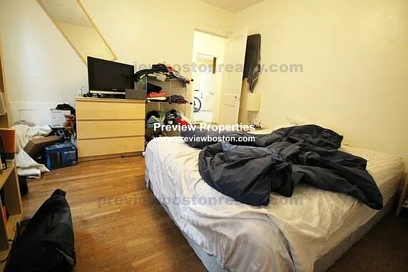 2 bed, 800 sqft, $2,700 — Photo 4