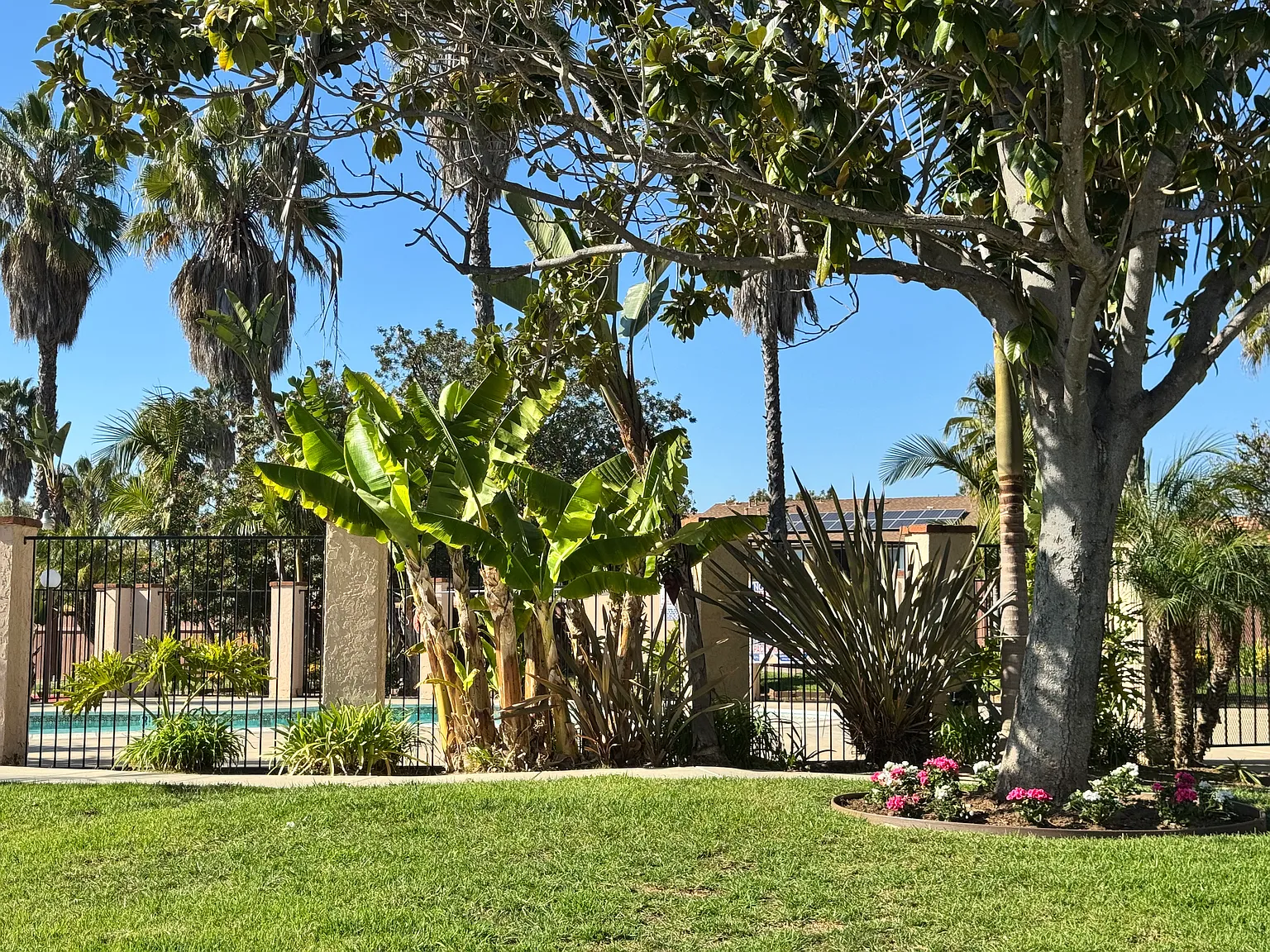 Escondido Villas — Photo 1