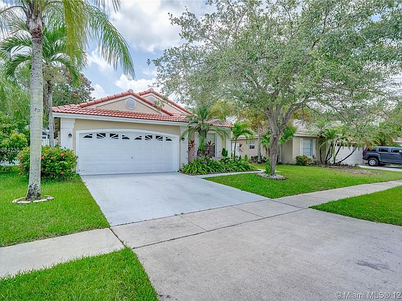 3rd image of 17454 NW 10th St
