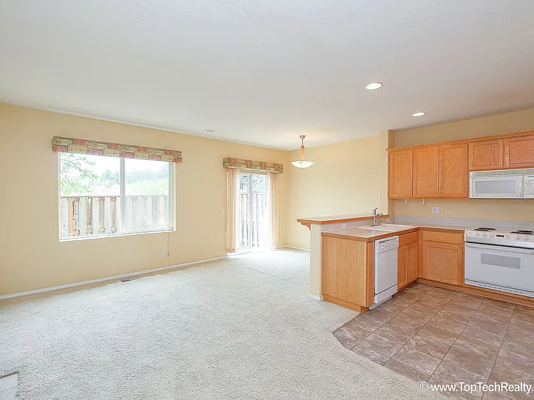 6554 NE Forest Ln — Photo 11