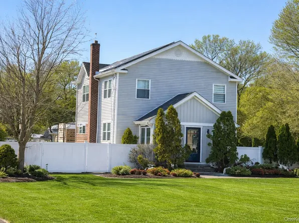 1196 Coates Avenue, Holbrook, NY 11741