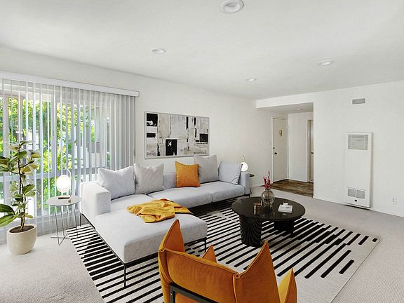 4th image of 4421 Murietta Ave #15