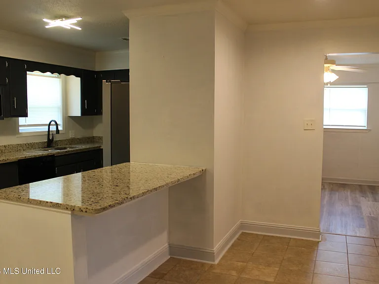 218 Alverado Dr — Photo 5
