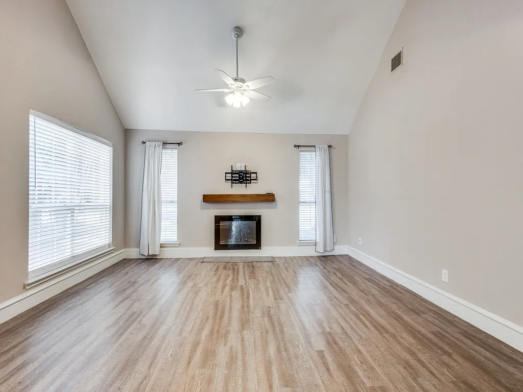 3 bed, 1576 sqft, $2,350 — Photo 3