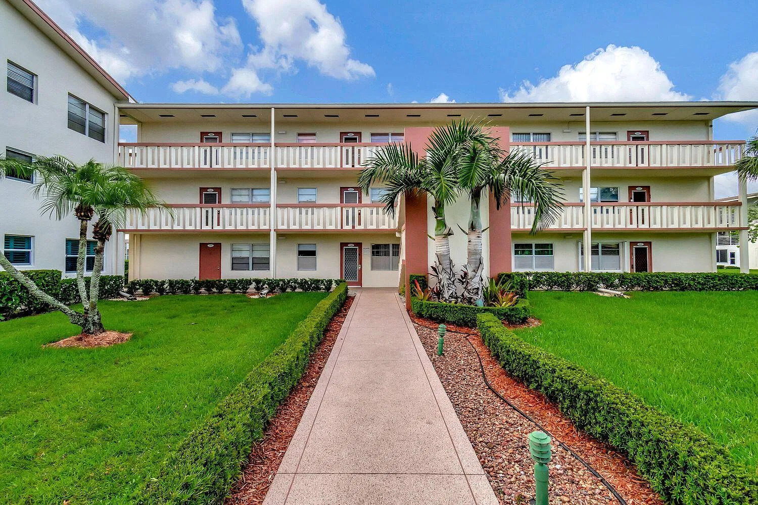 2 bed, 1.5 bath, 840 sqft, $1,500 — Photo 1